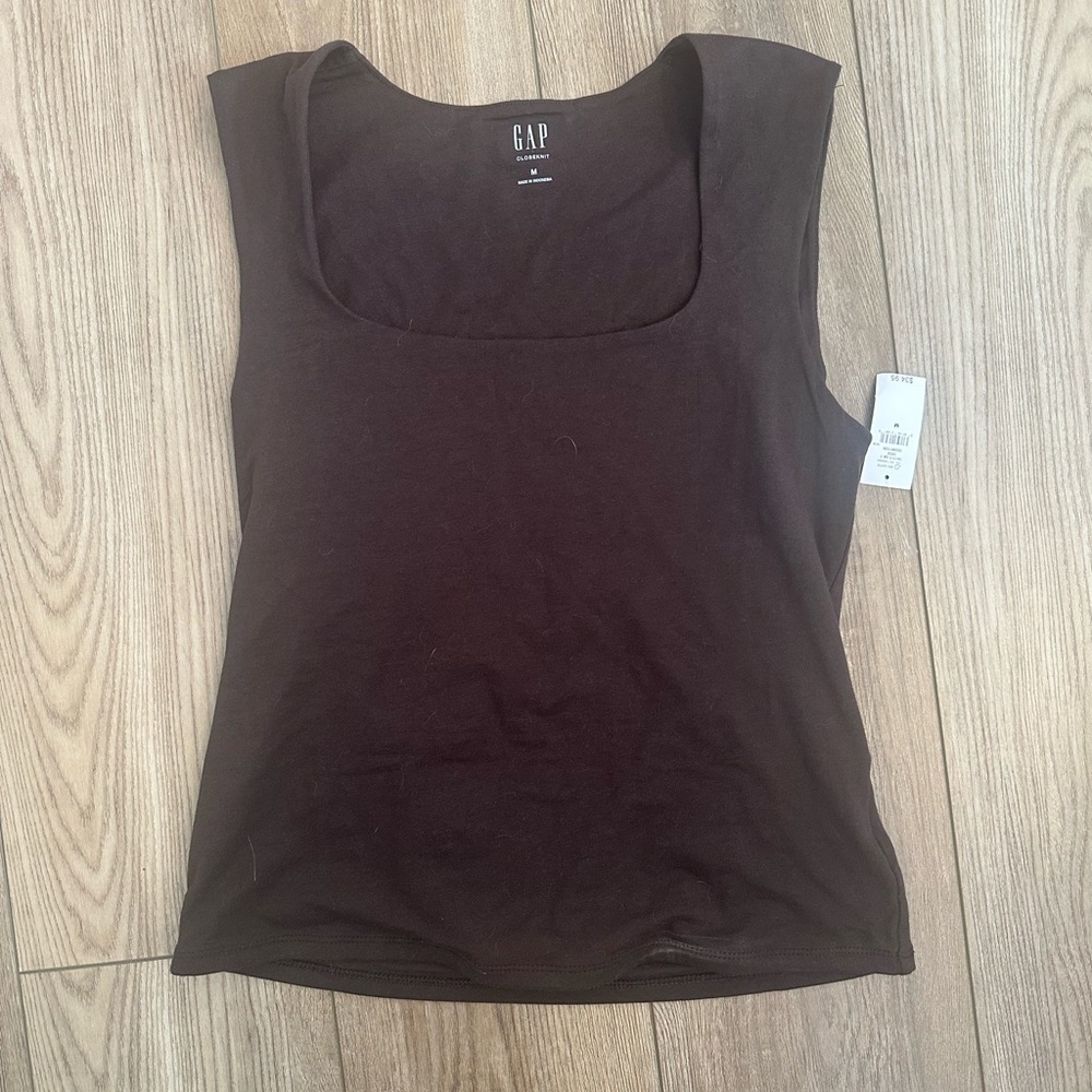 NWT gap tank top